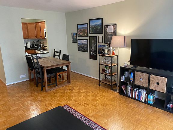 2nd image of 2650 N Lakeview Ave APT 3004