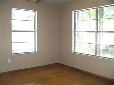 4th image of 206 E Elm St