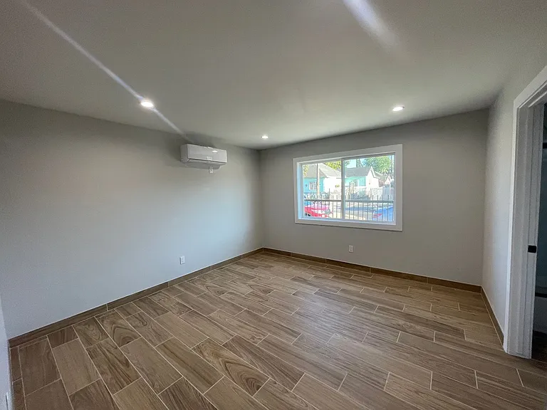 4620 Compton Ave — Photo 7