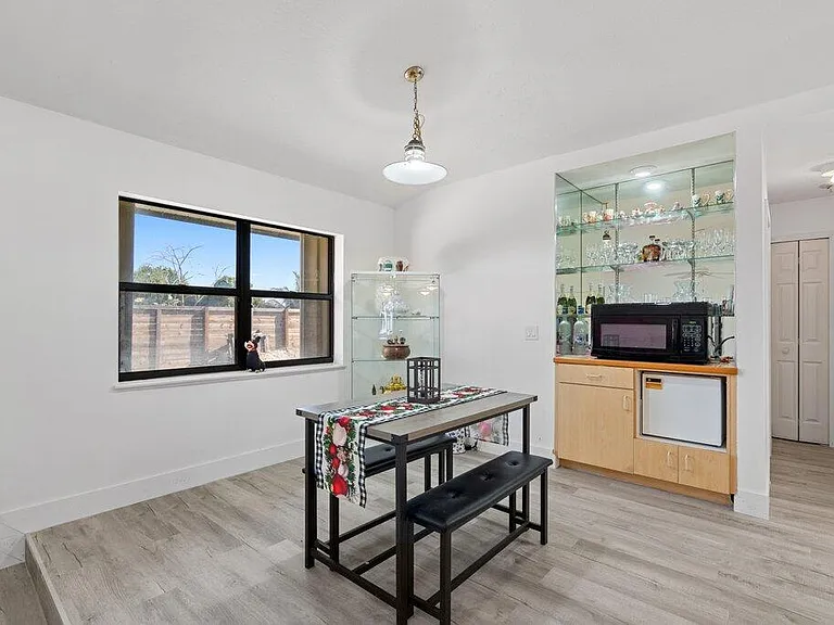 434 SW Jeanne Ave — Photo 8