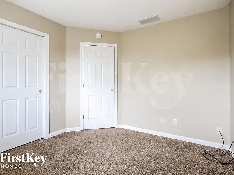1056 Oak Leaf Rd — Photo 11