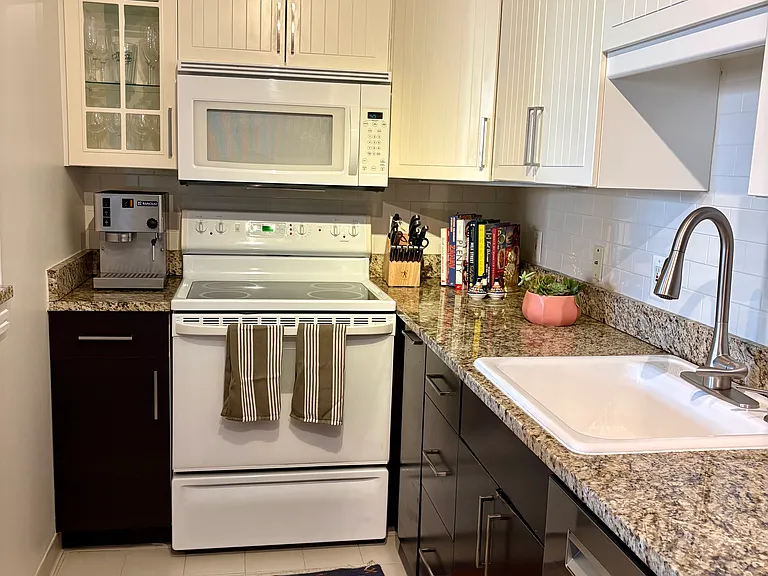 918 Spruce St #8 — Photo 6