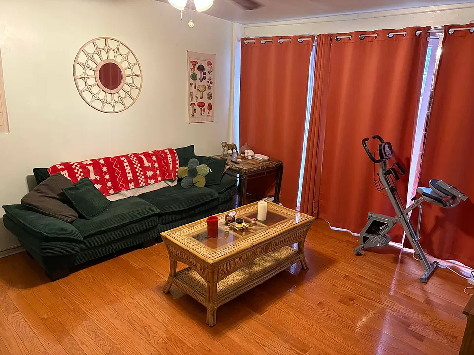 41 S Strawberry St #3