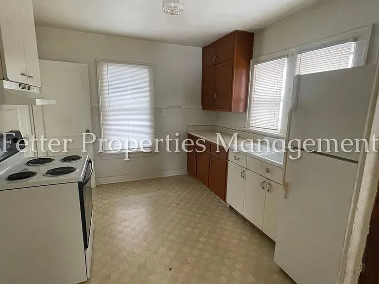 1621 Burdette Ave — Photo 3