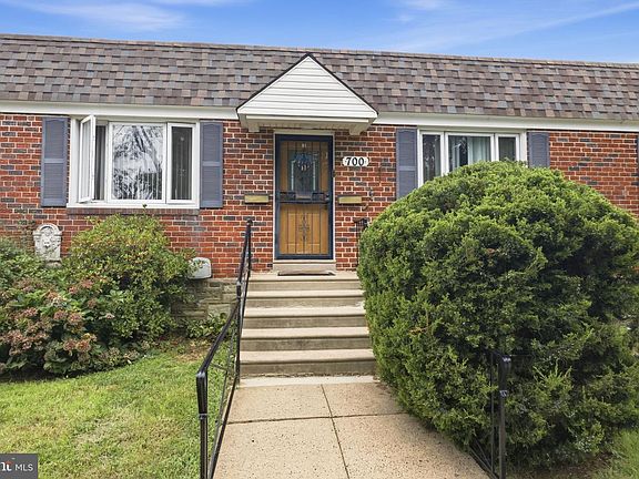 2nd image of 700-8 Borbeck Ave