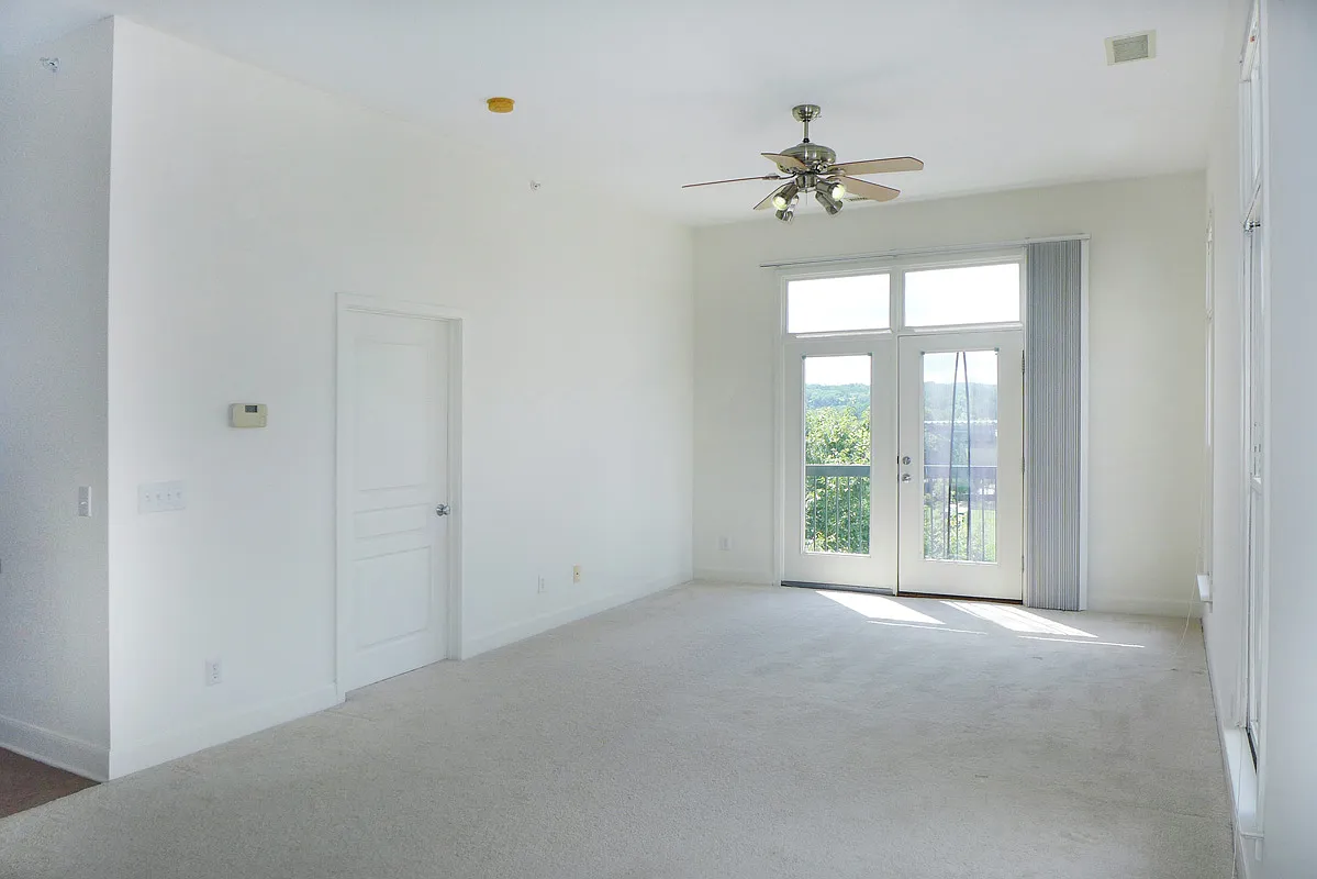 2 bed, 1060 sqft, $2,109 — Photo 2