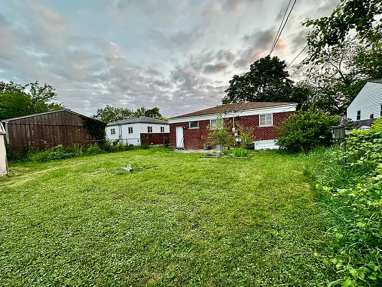 1585 Berkshire St — Photo 26