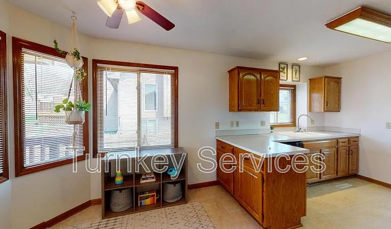 204 Summerset Dr — Photo 8