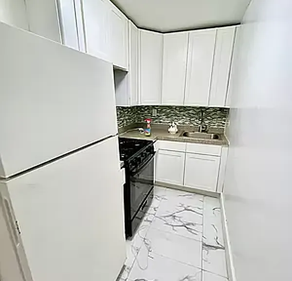 2001 E 9th St #4Y — Photo 2