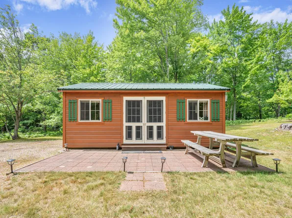 122 Canyon Rd, Leroy, MI 49655