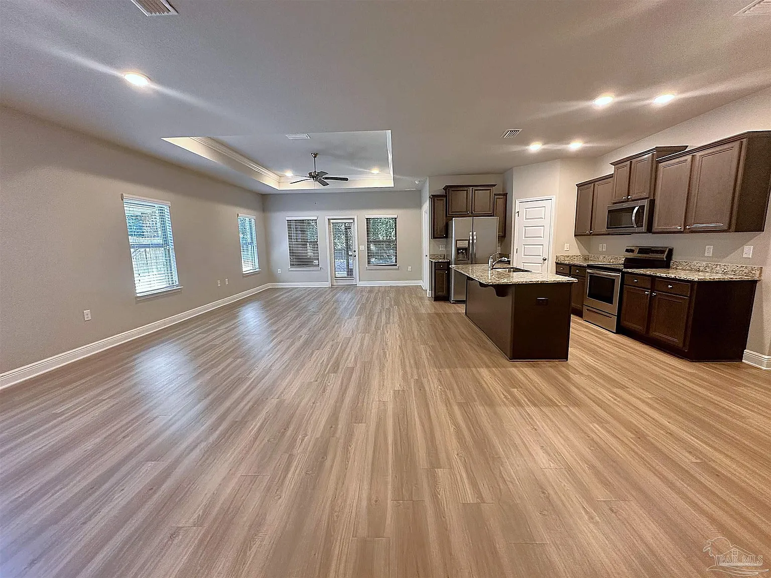 4 bed, 1948 sqft, $2,195 — Photo 4