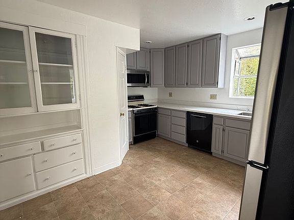 5th image of 462 21st Ave #462