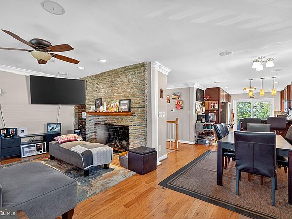 4th image of 260 45th St NE