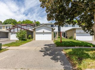 1217 Gloucester Sq, Pickering, ON L1V 3P7