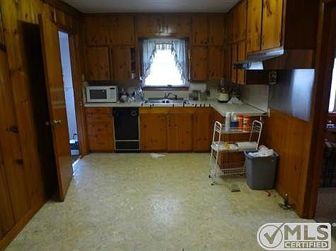 5th image of 205 S Hughes St