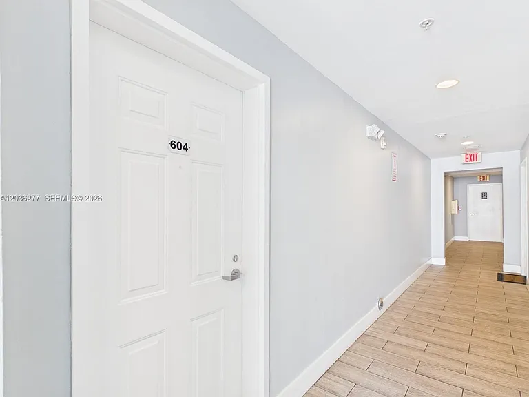 425 NE 30th St #404 — Photo 2