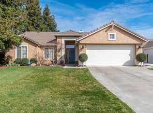 5528 W Sunnyside Ct, Visalia, CA 93277