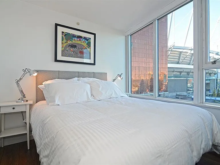 33 Smithe St #801 — Photo 9