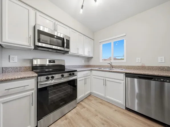 127 S Outpost Rd APT 4, Apache Junction, AZ 85119