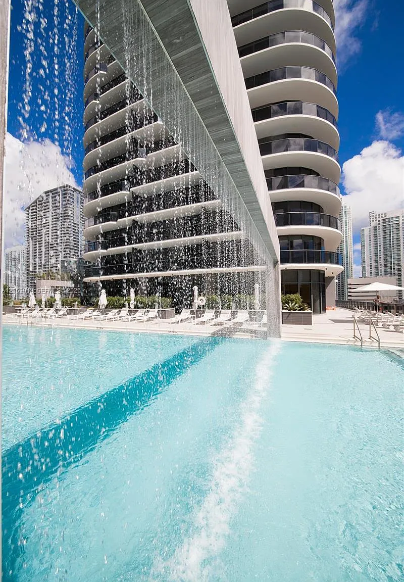 Brickell Heights West Con — Photo 2