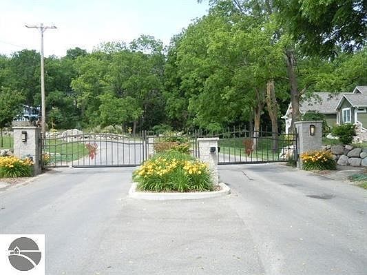 4th image of 733 Incochee Woods Dr