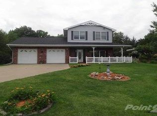 8715 Jessica Ln, Dubuque, IA 52003