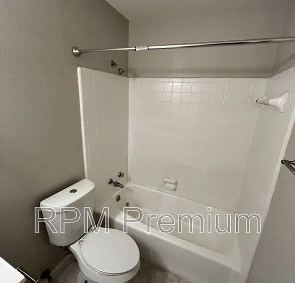 4133 Lee St #17 — Photo 14