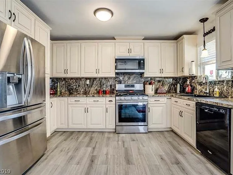 116 Sterling Ct — Photo 8