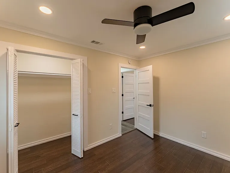 5702 Tracy Lynn Ln #B — Photo 15