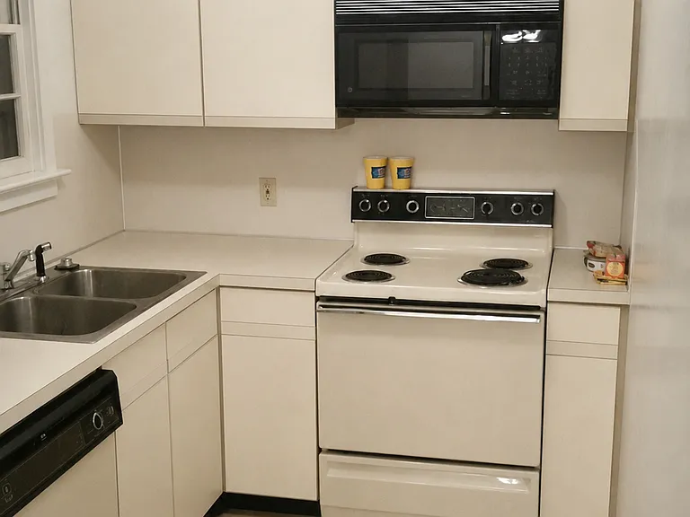 2400 N 2nd St #3 — Photo 2