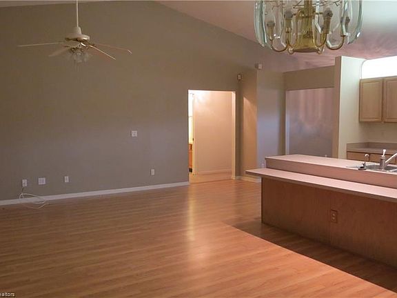 5th image of 1742 Evangeline Ave