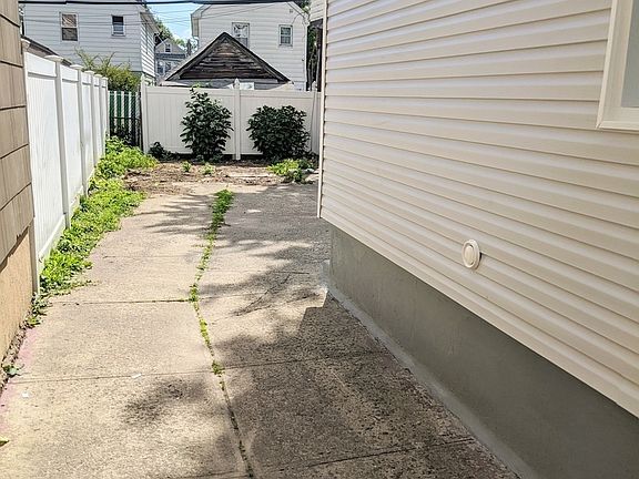 4th image of 9332 Vanderveer St