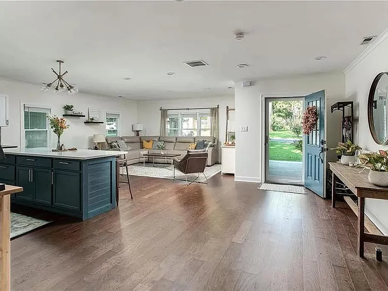 8511 Hayes St — Photo 3
