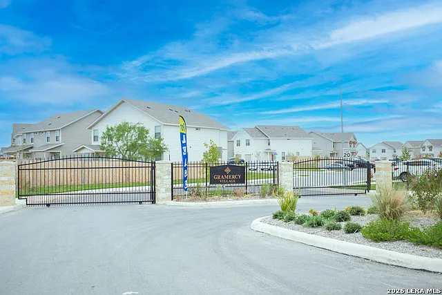 3 bed, 2.5 bath, 1507 sqft, $1,500 — Photo 2