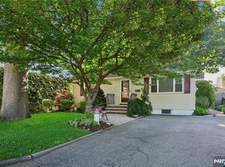 15 Congress St, Dumont, NJ 07628