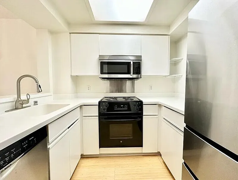 2 bed, 1.0 bath, 779 sqft, $2,020 — Photo 4