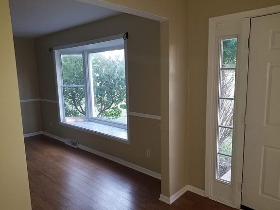 4th image of 231 Old Meadow Ln