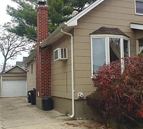 3rd image of 561 Emerson Ave