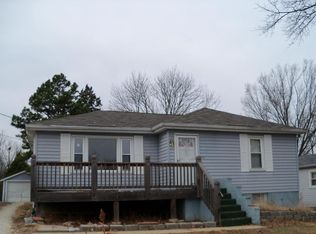202 S Thomas St, De Soto, MO 63020