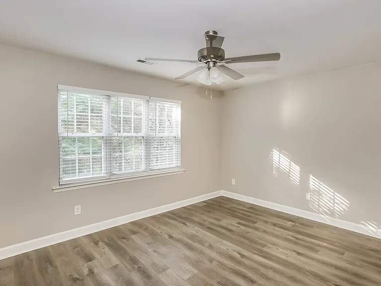 735 Continental Dr — Photo 9