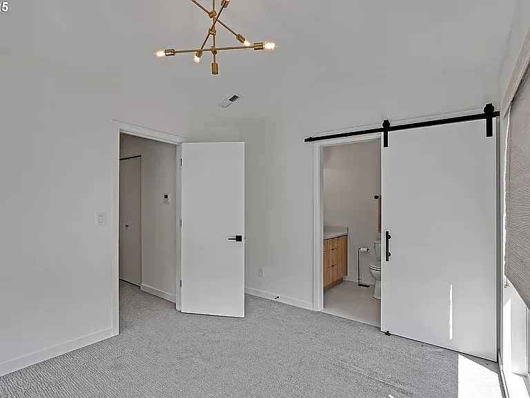 3512 N Haight Ave — Photo 12