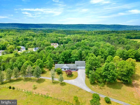 324 Sleepy Creek Rd, Hedgesville, WV 25427