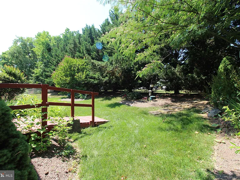 227 Donna Dr — Photo 5