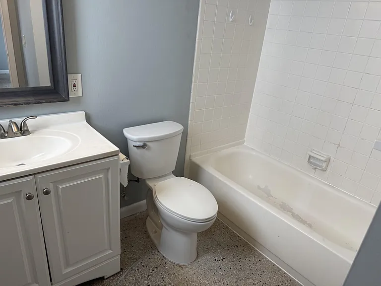 1118 N H St #15 — Photo 6