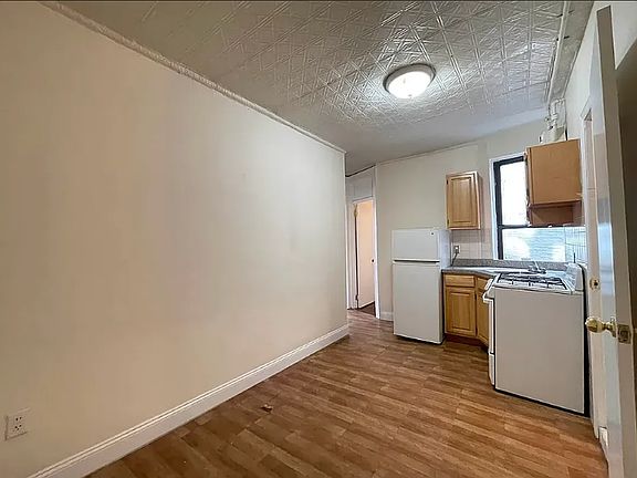 3rd image of 212 Avenue B #5