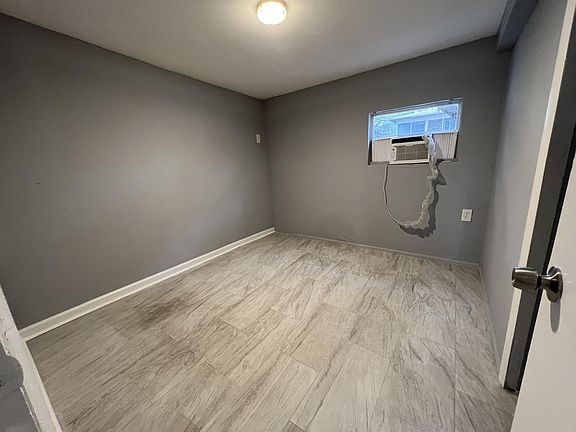 5th image of 1015 Drew St