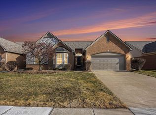 3694 Lexington Dr, Auburn Hills, MI 48326