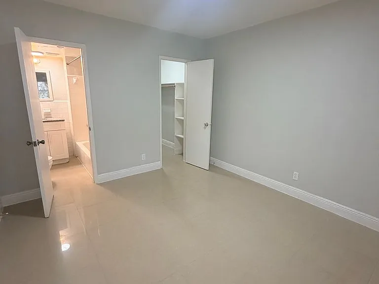 Bellagio Apartments — Photo 35