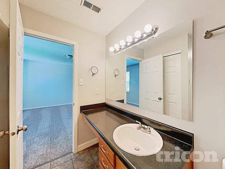 2117 Westmere Dr — Photo 10