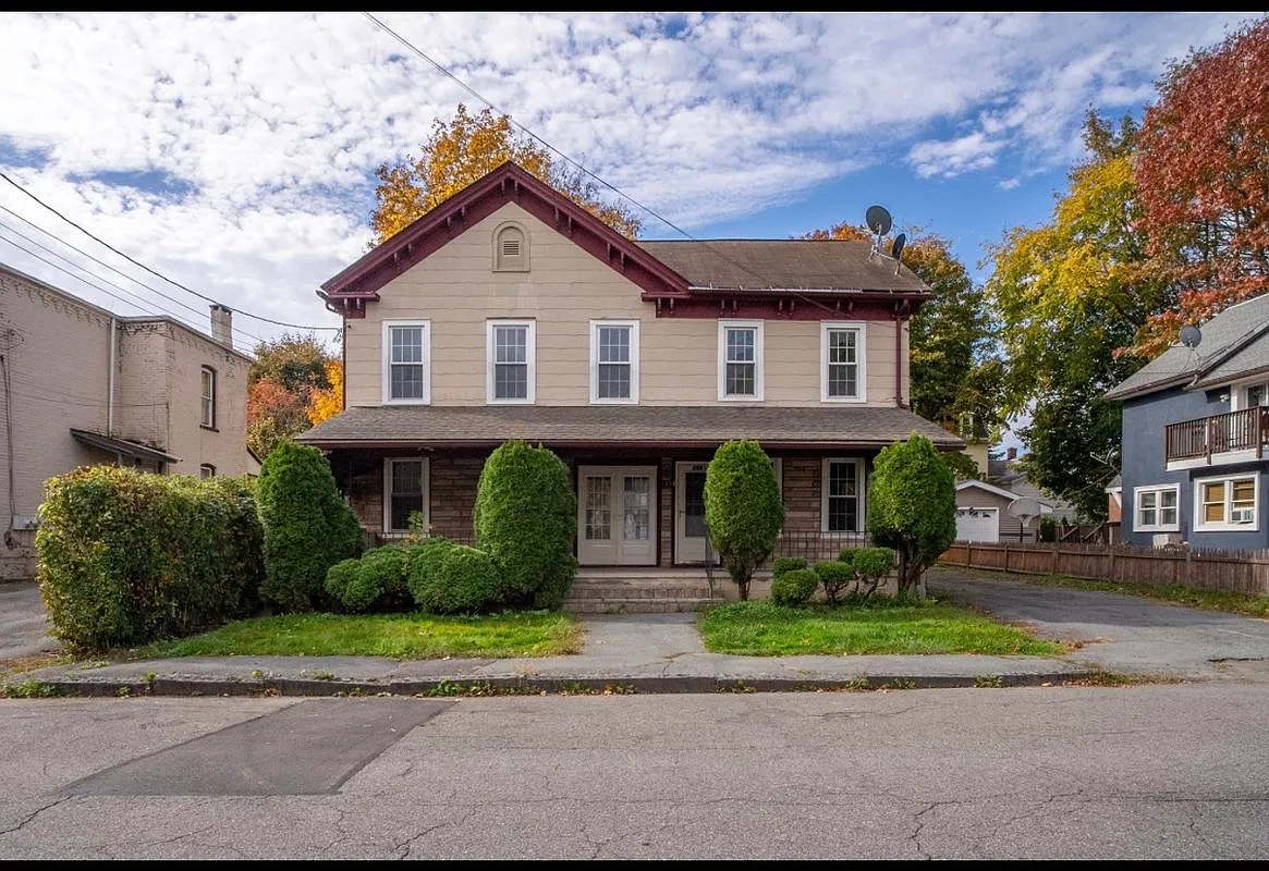 3 bed, 1.5 bath, 1300 sqft, $1,850 — Photo 1